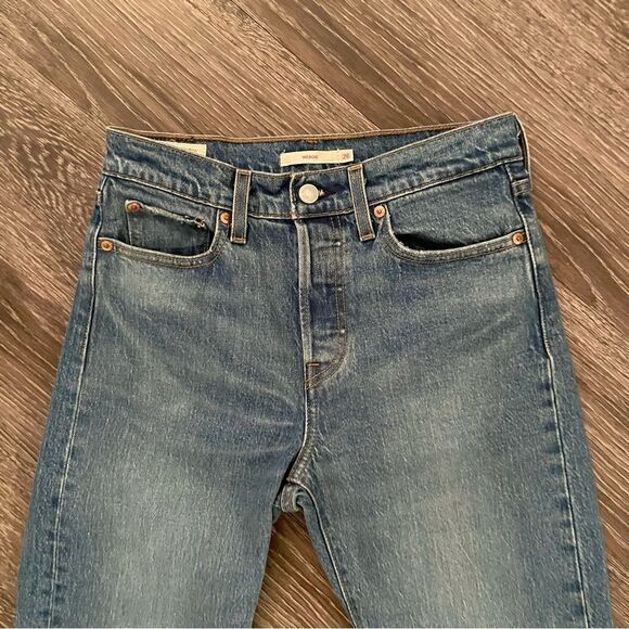 Levi’s wedgie   - Picture 3 of 9